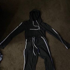 It’s a grey shirt with grey leggings and white stripes the top has white strings